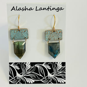 Alasha Lantinga - Earrings - "Kayra" with Labradorite shield