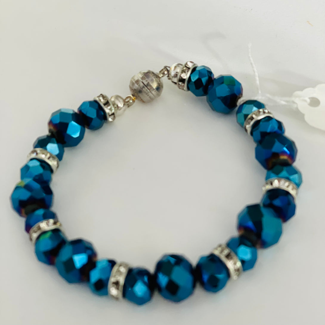 Lynn Orriss -  Bracelet - Blue crystals with magnetic clasp - 6.5