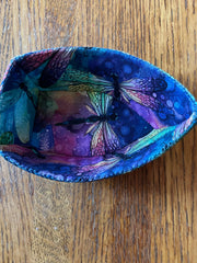 Load image into Gallery viewer, Monika Easy - Textile- Small boat - Dragonflies - 5" long -  - Textile - McMillan Arts Centre &amp; MAC Box Office