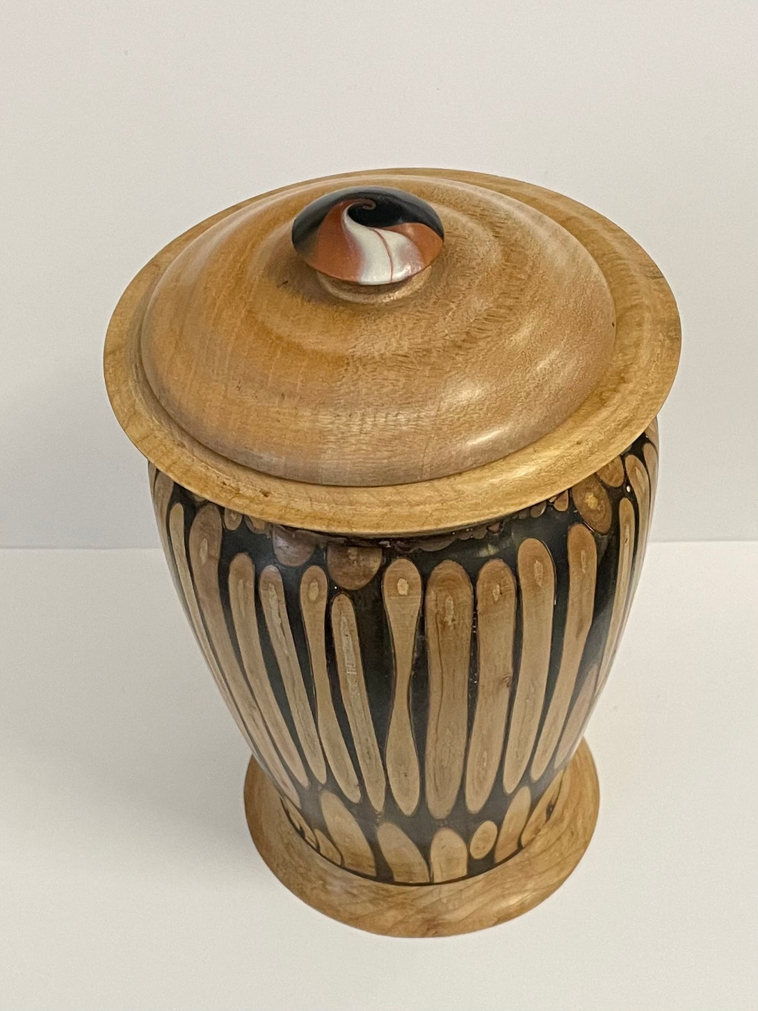 Gordon Grenon - Wood - Lidded Urn made of Resin & Japanese Plum - 4.5